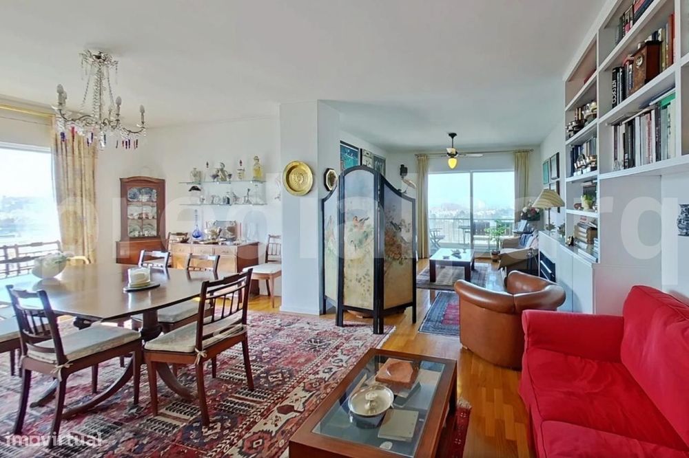 Excelente apartamento T4+1 com vistas de mar – Luminosidade, conforto