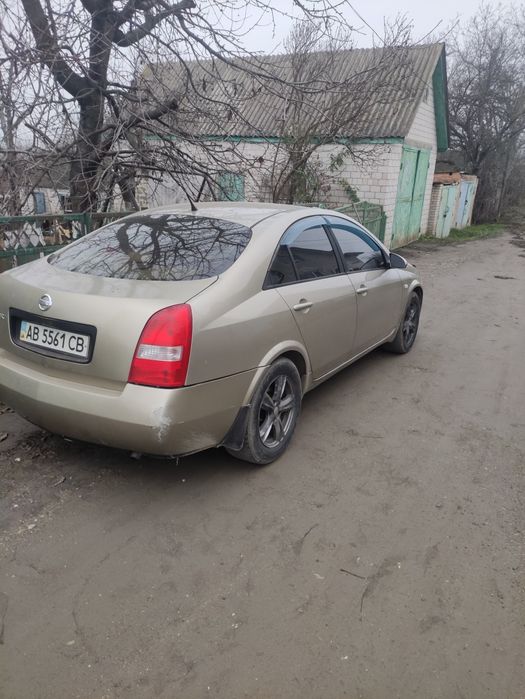 Нісан прем'єра р12