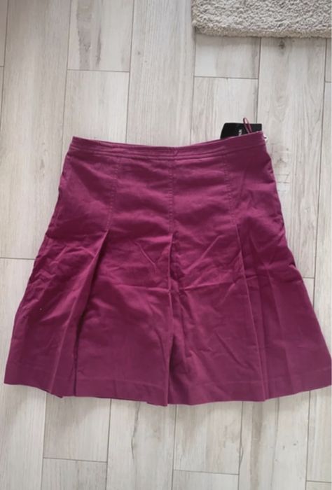 Saia com etiqueta da Mango