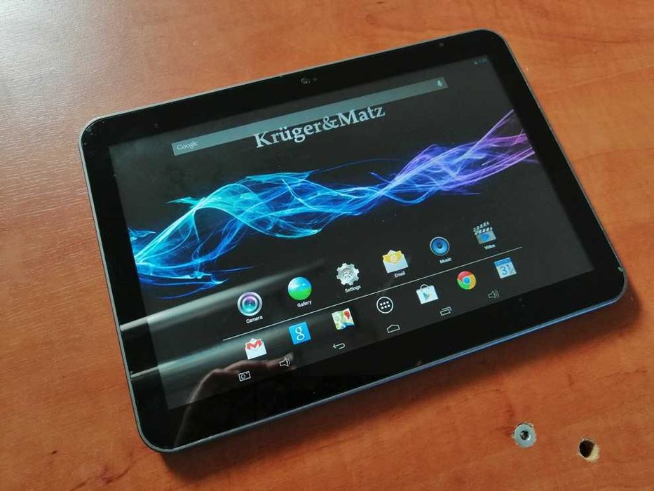Tablet Kruger&Matz KM1060G z pokrowcem.