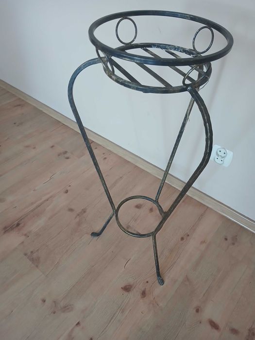 Sprzedam Kwietnik kuty