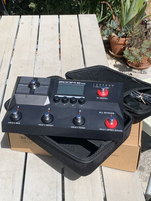 Zoom B2 FOUR como nova