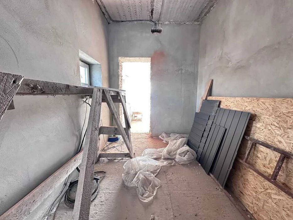 Сучасний двоповерховий будинок у тихій локації біля Івано-Франківська