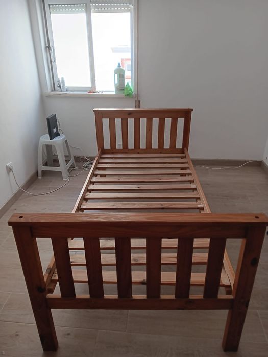 Vendo 2 Cama usada em ótimo estado.