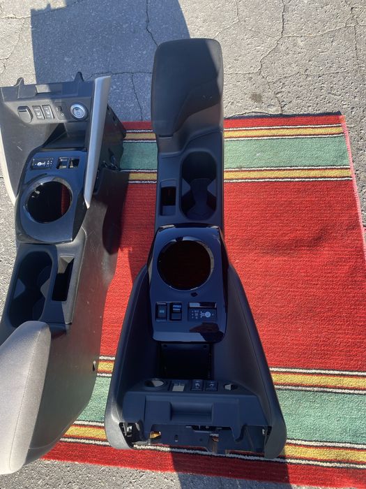 Консоль, підлокітник на ніссан ліф 18-24 р.