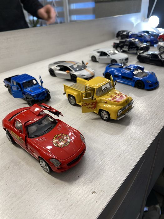 Металеві машинки в хорошому стані