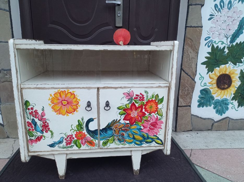Продам тумбу реставровану у вінтажному стилі з петриківським розписом