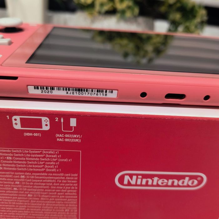 Nintendo Switch Lite Coral