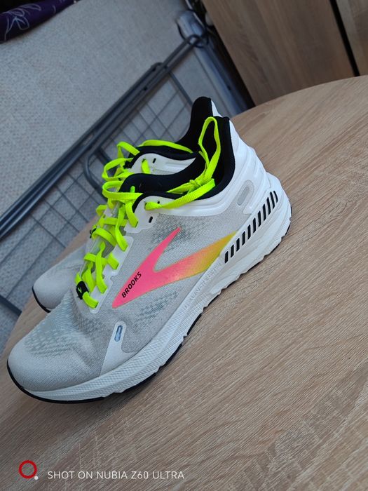 Кросівки Brooks 41