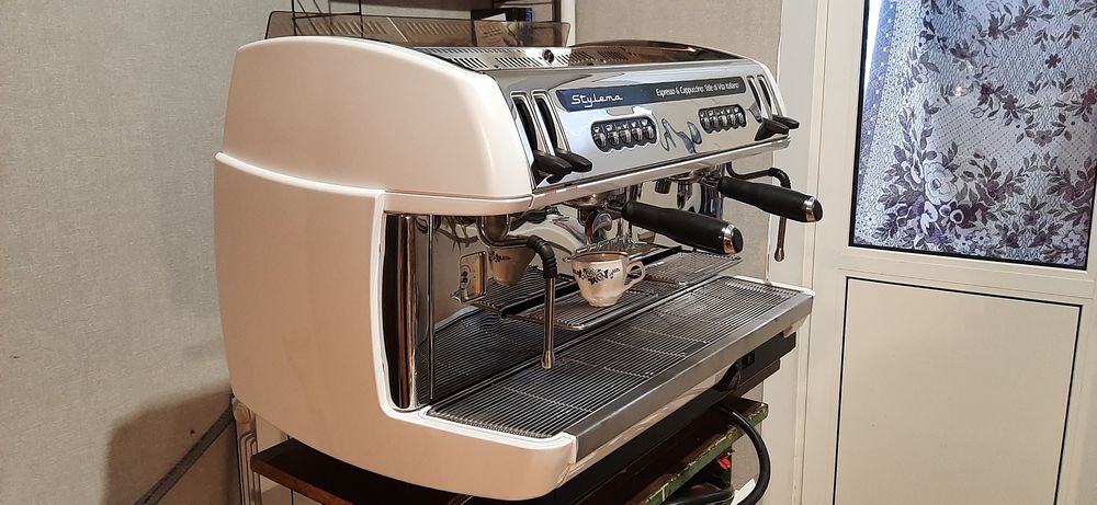 Кавомашина , кофемашина Faema stylema 2gr 38 000 грн. Кавоварки