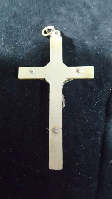 Crucifixos antigos em metal