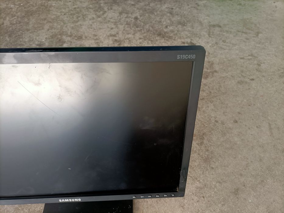 Monitores  SAMSUNG, LG  Lcds , Lote de PCS portáteis cerca de 16