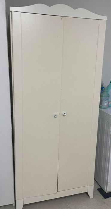 Roupeiro de criança e estante de criança