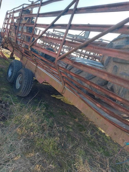 Przuczepa dwu osiowa do balotów