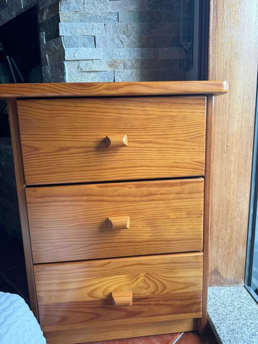 Mobília para quarto (mesa cabeceira e secretária)