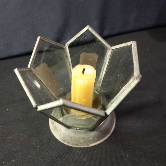 Castiçal em chapa e vidro