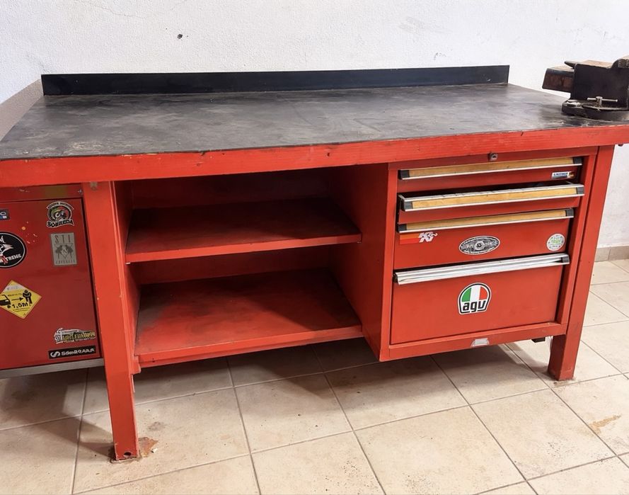 Bancada de trabalho robusta – madeira marítima 50 mm