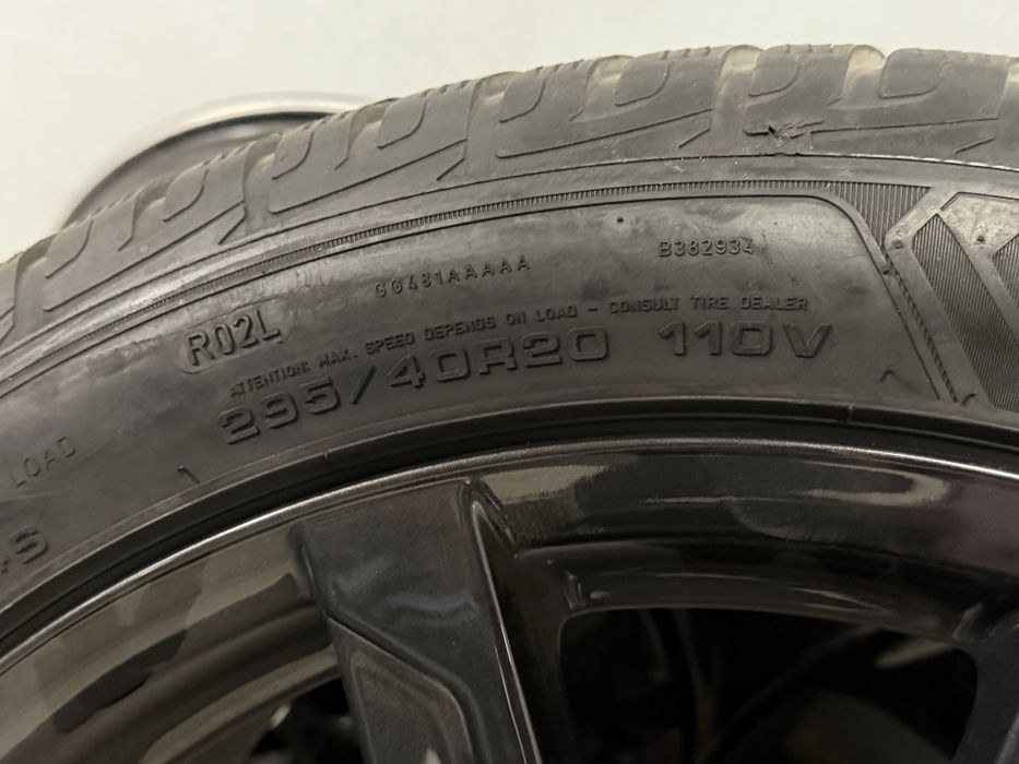 Комлект дисків Audi 5.130 з гумою Goodyear Ultra grip 295.40 r20