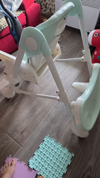 Продам стілець для годування Carrello