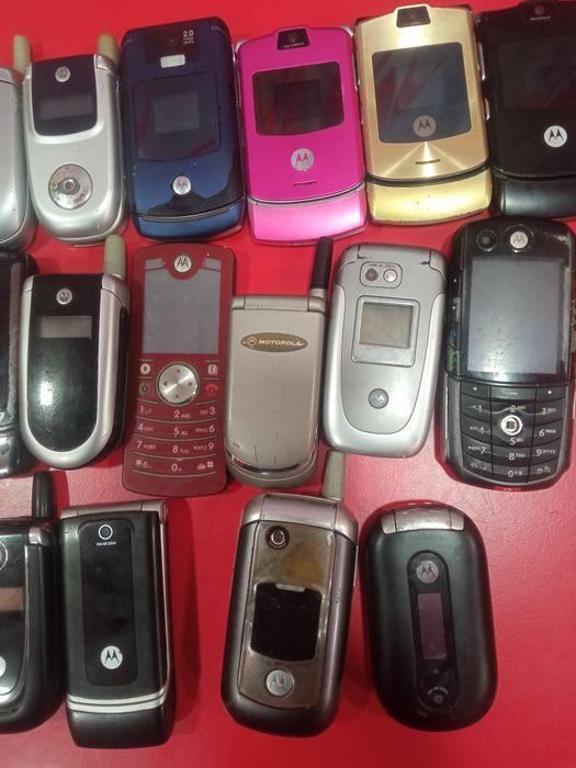 Телефон моторолла V8