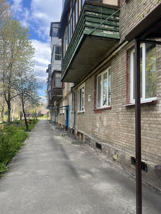 В продаже 2 комнатная квартира возле метро ХТЗ