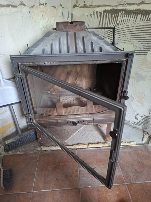 Kominek z rurami i dotatkami