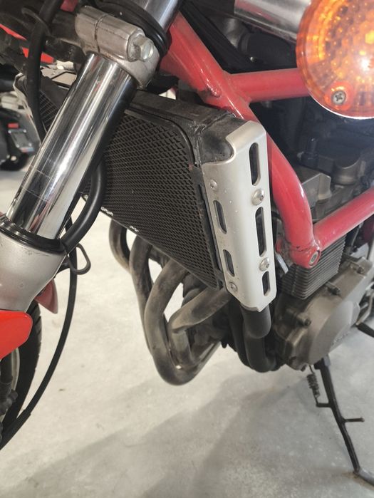 Suzuki gsf 400 Bandit chłodnica osłona kratka komplet