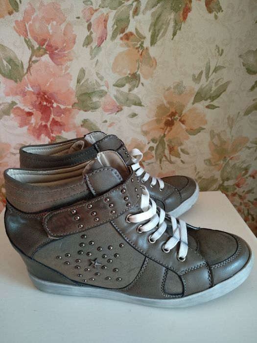 Женские сникерсы