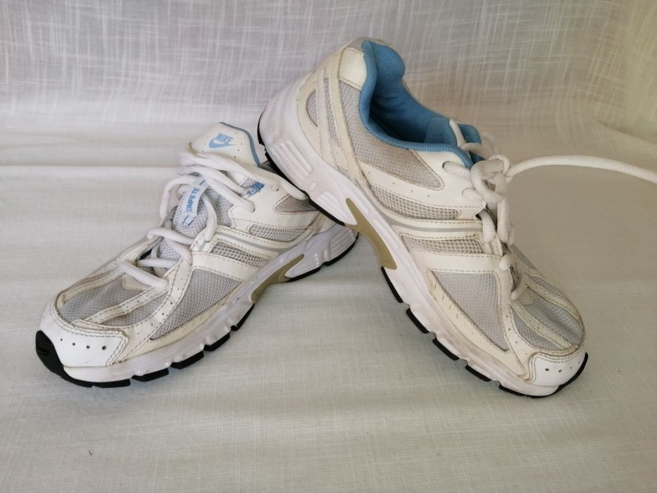Buty Nike sportowe r 36,5 wkł 23,5