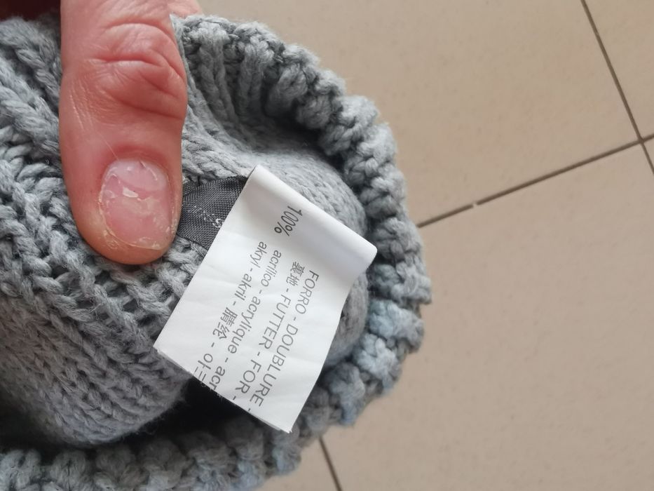 Czapka zimowa damska z pomponem Zara