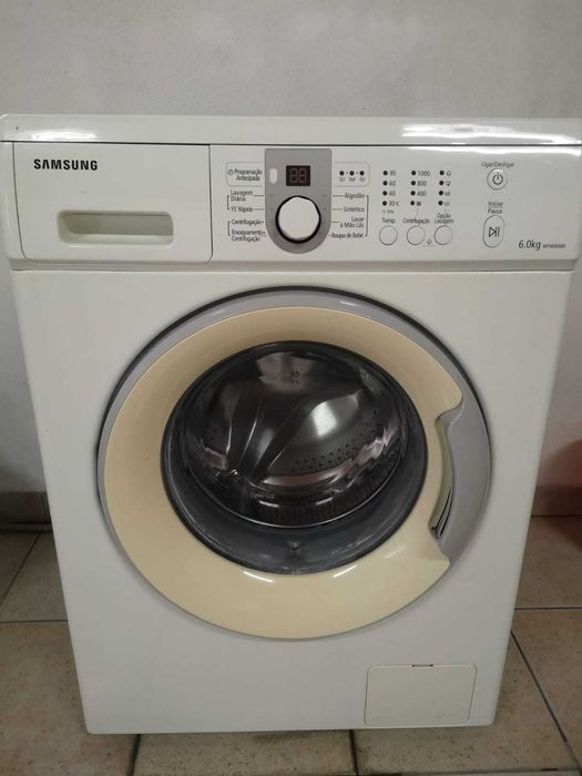 Maquina lavar roupa avariada