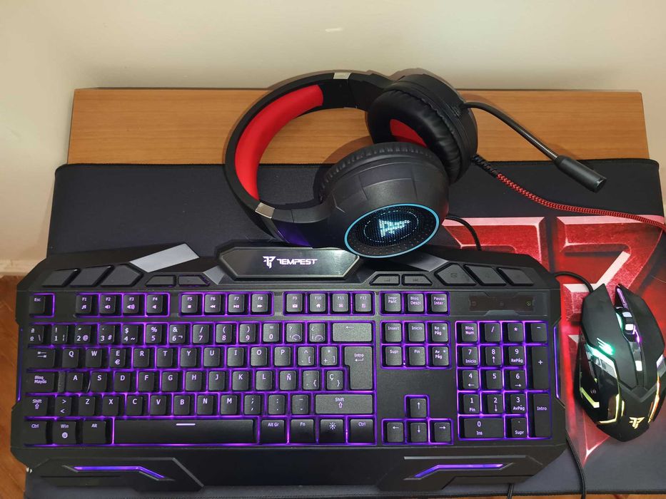 Combo Gaming Tempest Oblivion 4 em 1 (Teclado, Rato, Headset, Tapete XL)