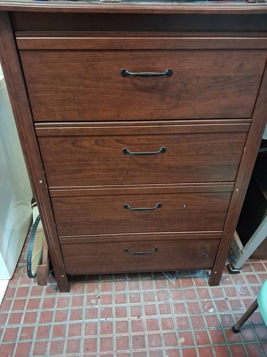 Cómoda Ikea   com 4 gavetões