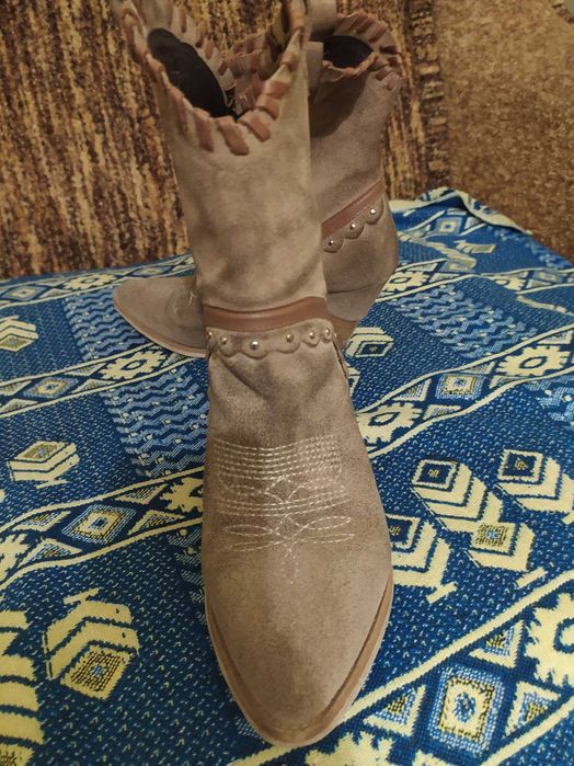 Жіночі замшеві чоботи