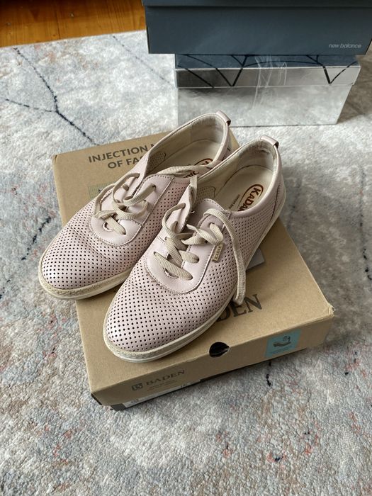 Кеди з перфорацією