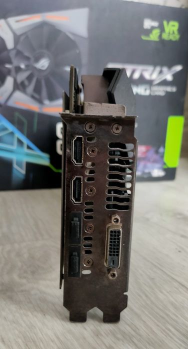 Отличная ASUS ROG GTX 1070 8 Гб на уровне 1660 super Обслужена