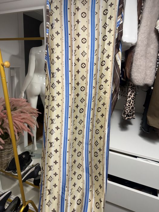 Duza husta logowana 100 % silk  jedwab