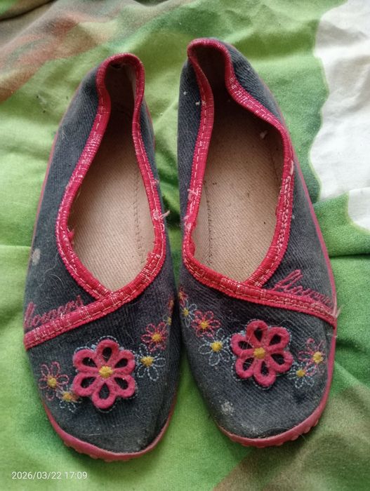 Взуття для дівчинки безкоштовно