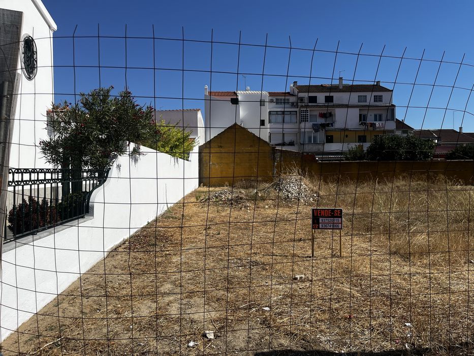 Terreno Urbano com 412 m2 para construção de moradia em Almeirim