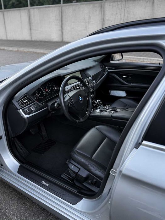 BMW Série 520d – Automática – Teto panorâmico – Pele