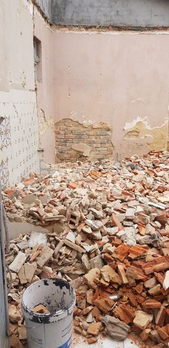 DEMOLIÇÕES LIMPEZAS CARRINHAS CONTENTORES recolha de entulho de obras