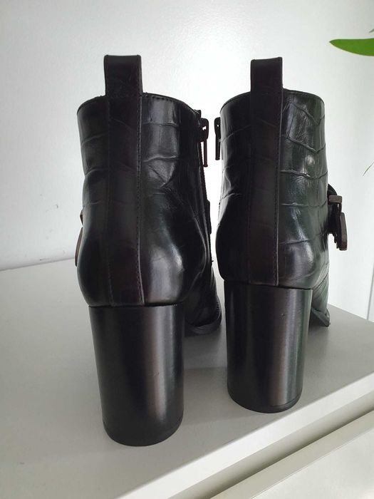 Botim MLV, tamanho 39, cor preto, nunca usados.