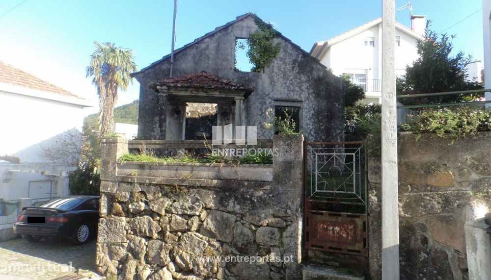 Casa em pedra para recuperar para venda, Lanhelas, Caminha