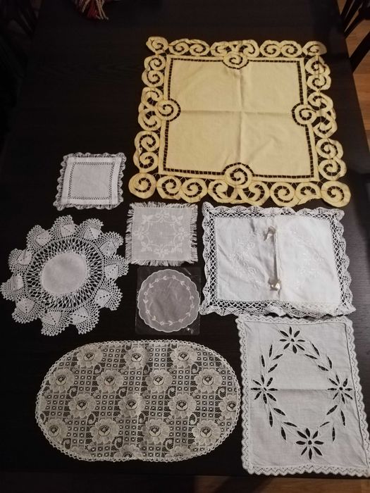 Conjunto de vários panos bordados