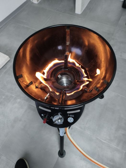 Churrasco a gás compacto Outdoorchef P-420G Minichef. 
É com