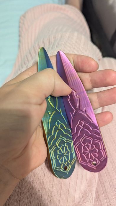 K-pop мисливці на демонів зброя