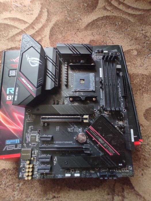 Материнська плата Asus ROG Strix B550-F Gaming