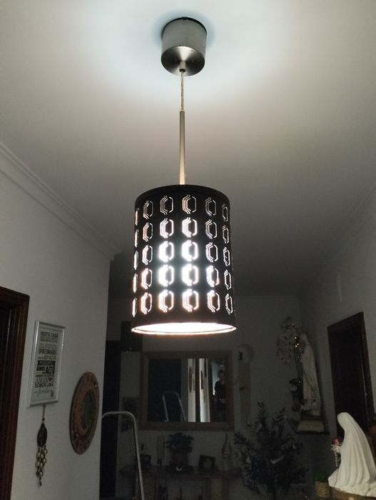 Dois candeeiros pretos