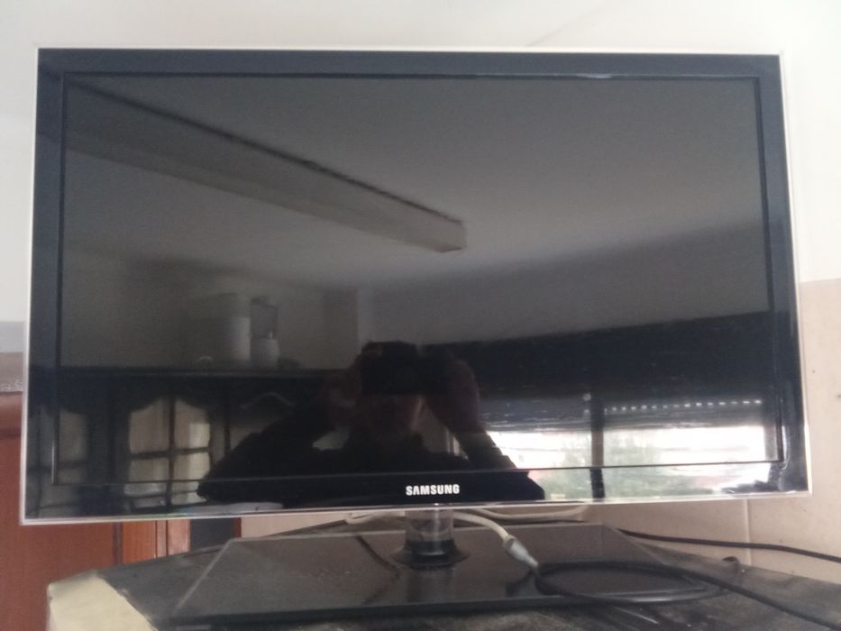 Televisão Samsung  com comando