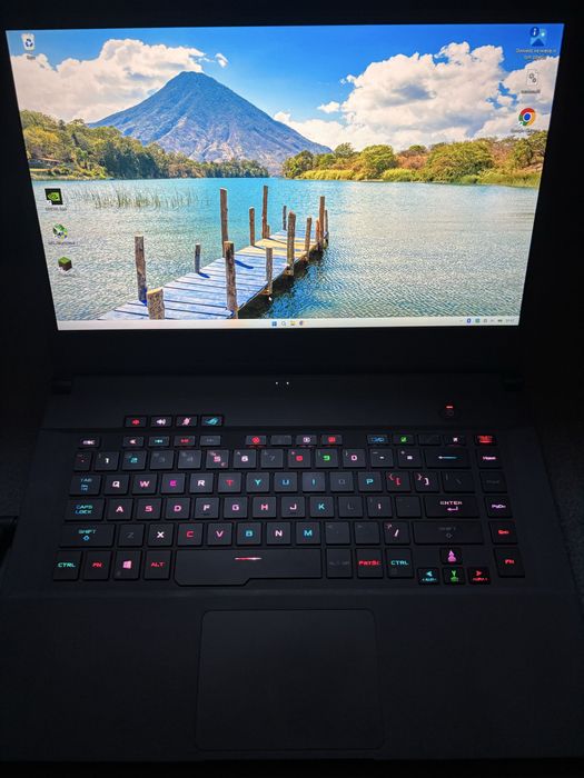 ASUS ROG Zephyrus S GX502L - RTX 2080 Super/ i7/32 GB / 1 TB / 300 Hz